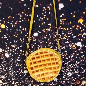 👻 Waffle Design Crossbody Bag